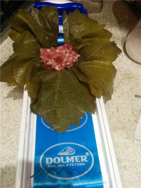 Dolmer (ierīce pildītu kāpostu un dolma velmēšanai)