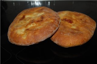 Tortiljas ar fetas sieru un sarkanajiem pipariem