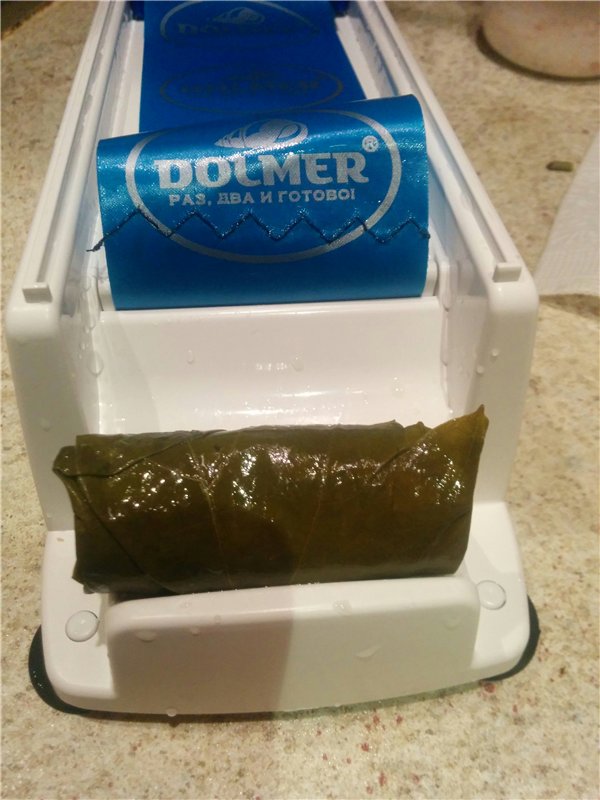 Dolmer (ierīce pildītu kāpostu un dolma velmēšanai)