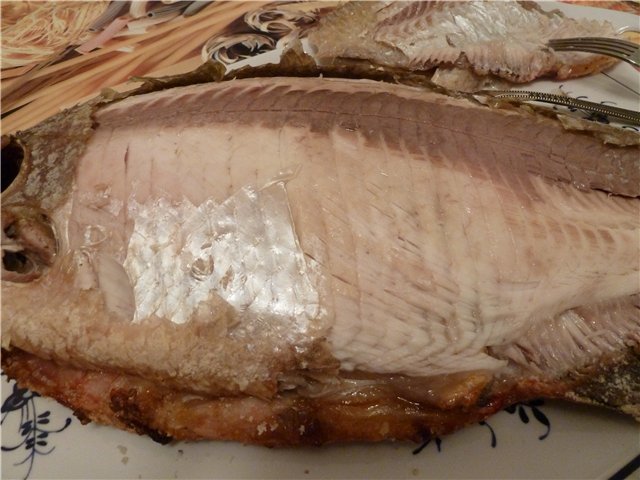 Mackerel baked in salt