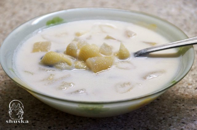 Krēmveida zupa ar bumbieriem un makaroniem (Zupa gruszkowa z makaronem)