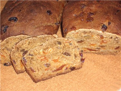 Tirolsk brød med tørket frukt i ovnen