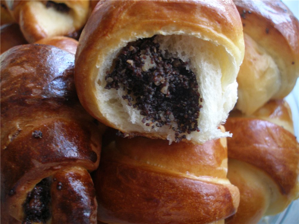 Bagels with poppy-cream filling