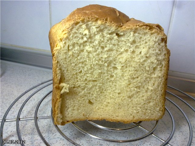 Hvetebrød med honning og cottage cheese (brødmaker)