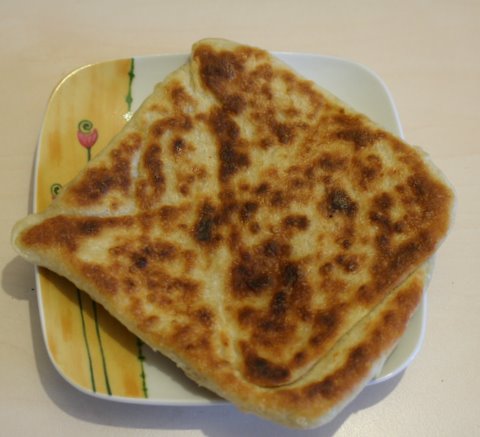 Khachapuri no mājās gatavotas mīklas