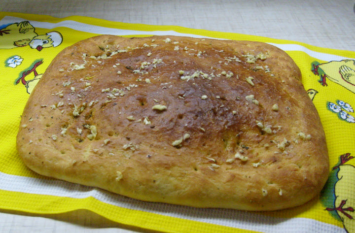 Focaccia ar ķiplokiem un dillēm