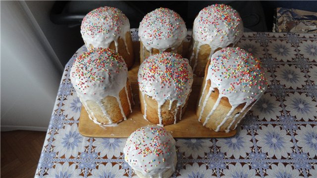 Kulich ar Myasoedovskaya krāsnī (meistarklase)