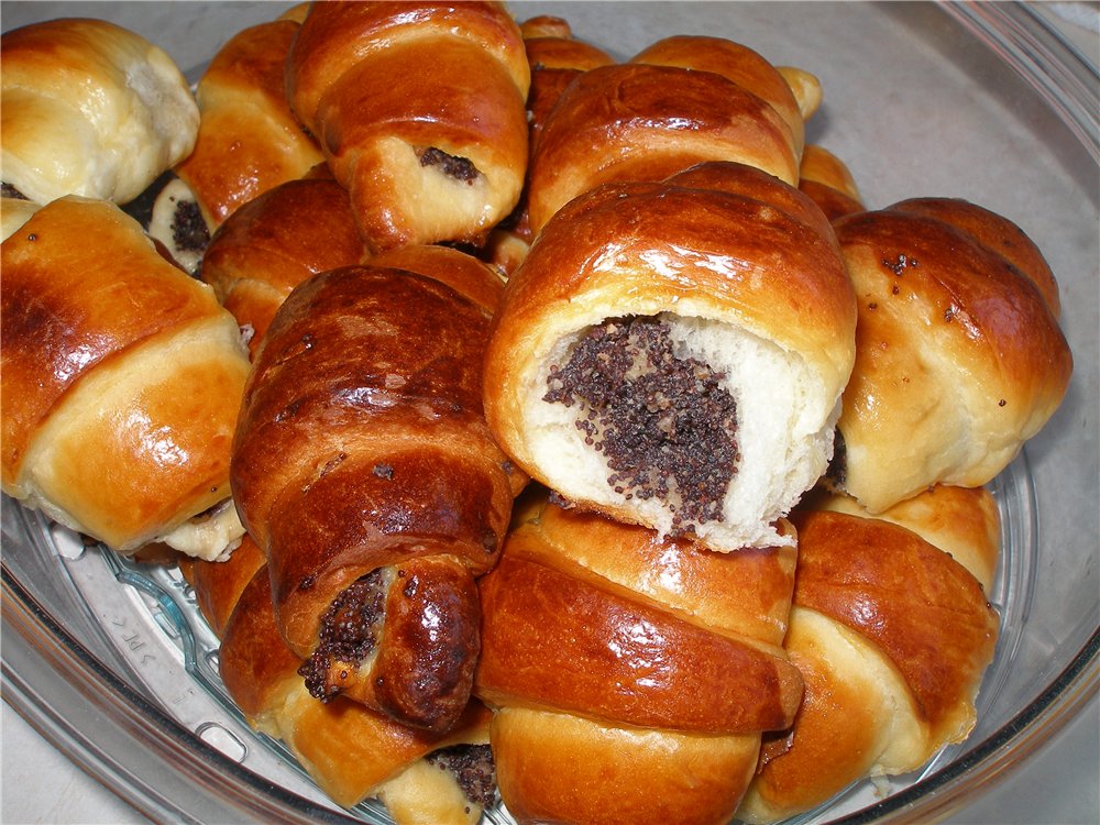 Bagels with poppy-cream filling