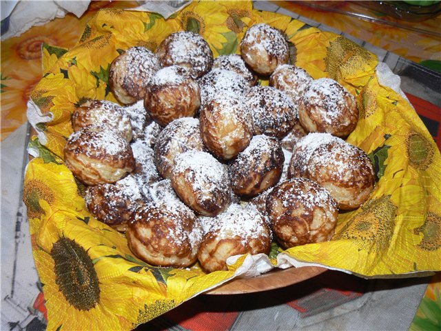 Nandana - apple donuts (in the takoya maker)