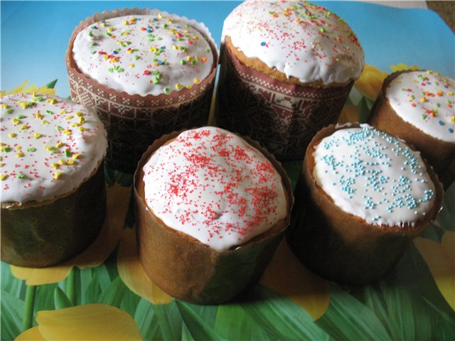 Kulich ar Myasoedovskaya krāsnī (meistarklase)