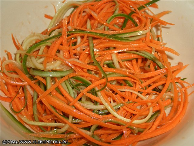 Salad Hàn Quốc với cà rốt, măng tây và nấm shiitaki