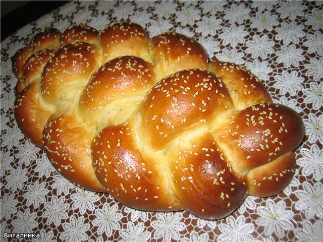 Hviterussisk challah med potetbuljong i ovnen