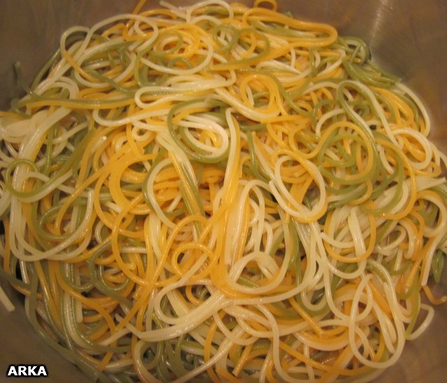 Pasta med soltørkede tomater og pesto