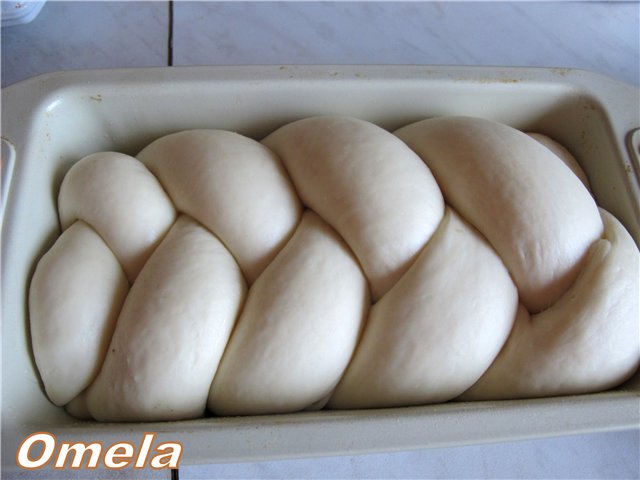 Challah Litva trong lò nướng