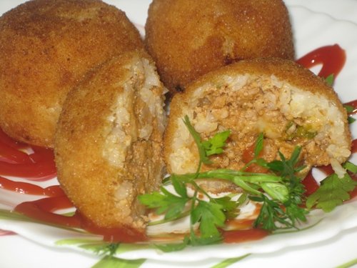 Arancini (riskuler fylt med kjøtt)