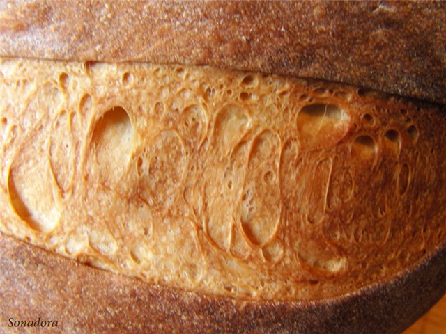 Loaf Podmoskovny, kas izgatavots no augstākās kvalitātes miltiem (GOST 27844-88)