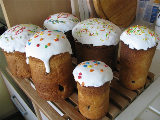 Kulich ar Myasoedovskaya krāsnī (meistarklase)