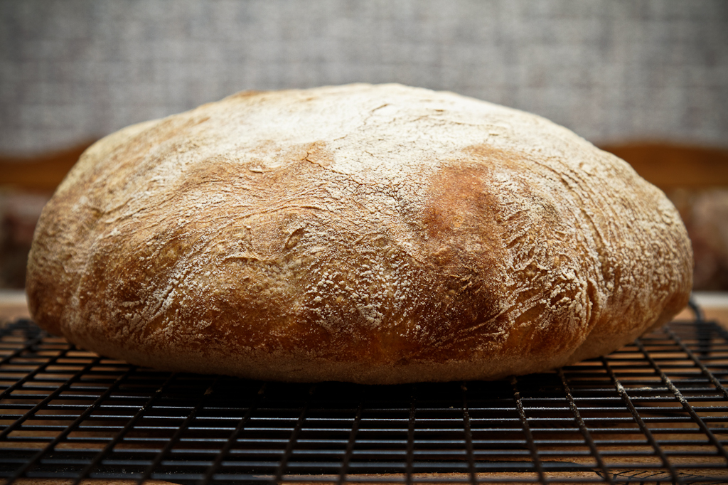 Zemnieciska kviešu maize (Pane Bigio) krāsnī