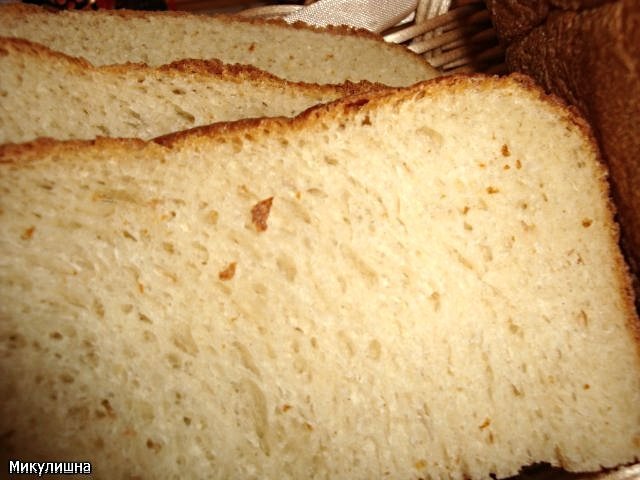 Hvetebrød med honning og cottage cheese (brødmaker)