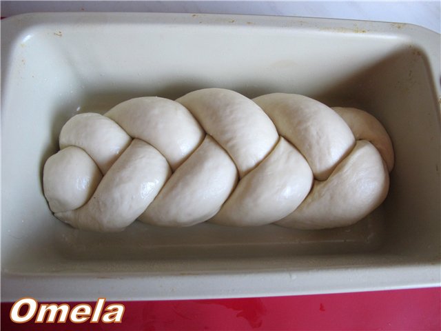 Challah Litva trong lò nướng