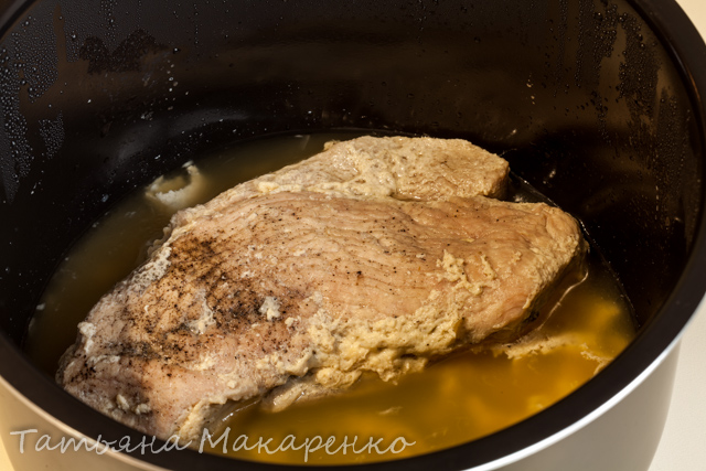 Pork neck stewed in milk 