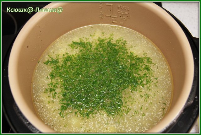 Suppe med nudler i kyllingbuljong Kylling med egg (merke 6050 trykkoker)