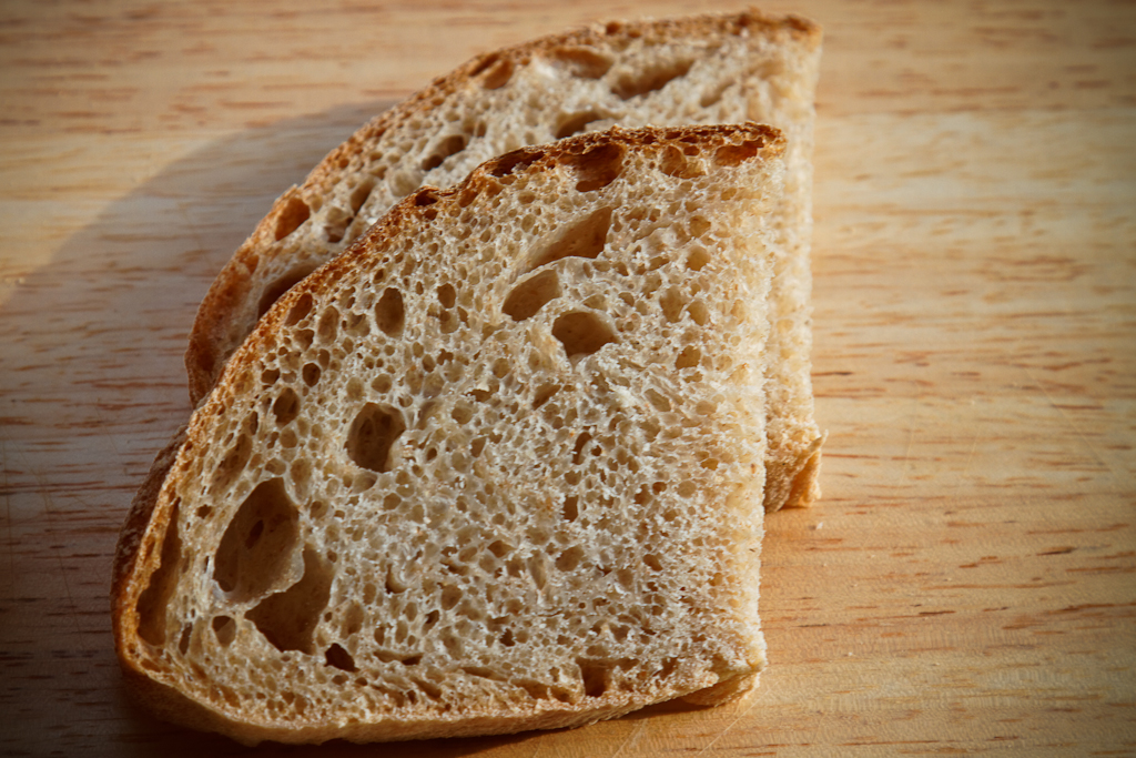 Zemnieciska kviešu maize (Pane Bigio) krāsnī