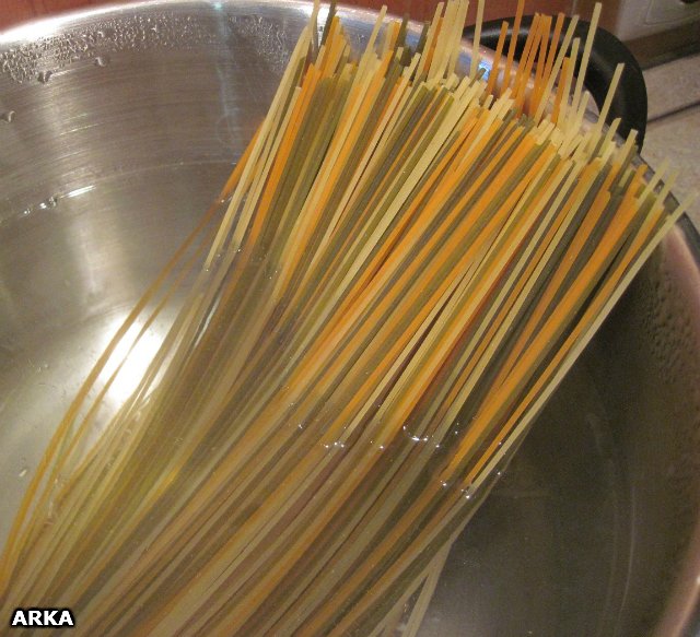 Pasta med soltørkede tomater og pesto