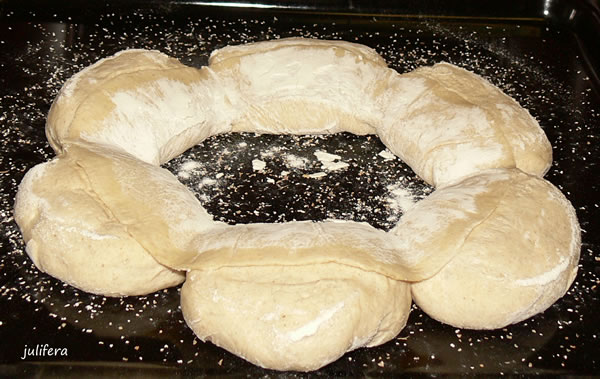 Bread Corona (lớp chính)