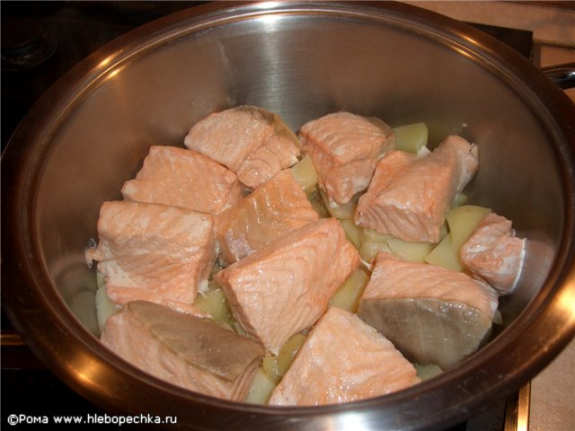 Rød fiskesuppe med poteter