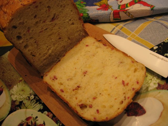 Snackbrød (med ost, dill og salami) (brødmaker)