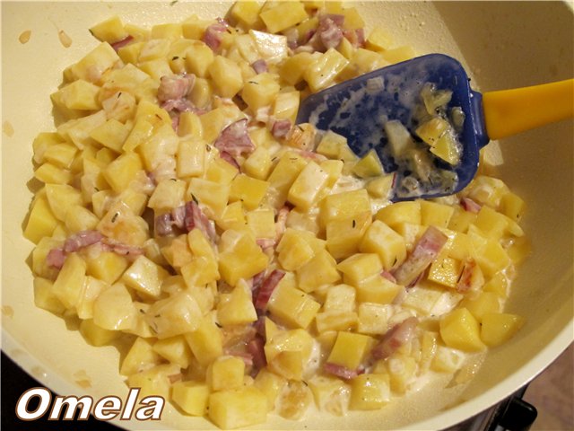 Cepti kartupeļi Tartiflette