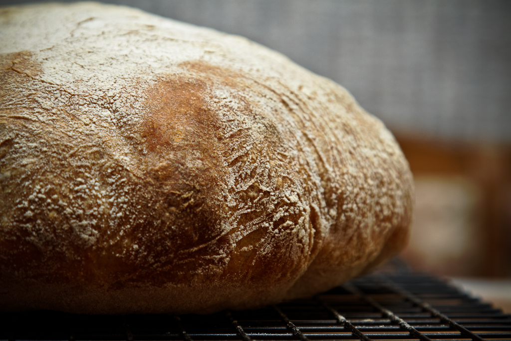 Zemnieciska kviešu maize (Pane Bigio) krāsnī