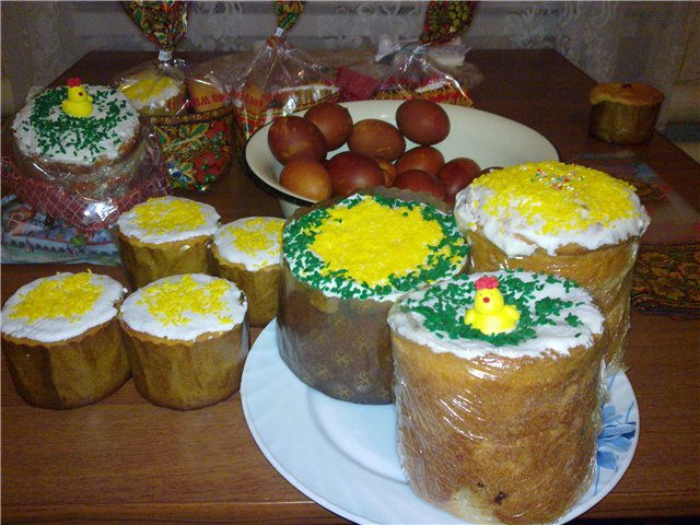 Kulich ar Myasoedovskaya krāsnī (meistarklase)