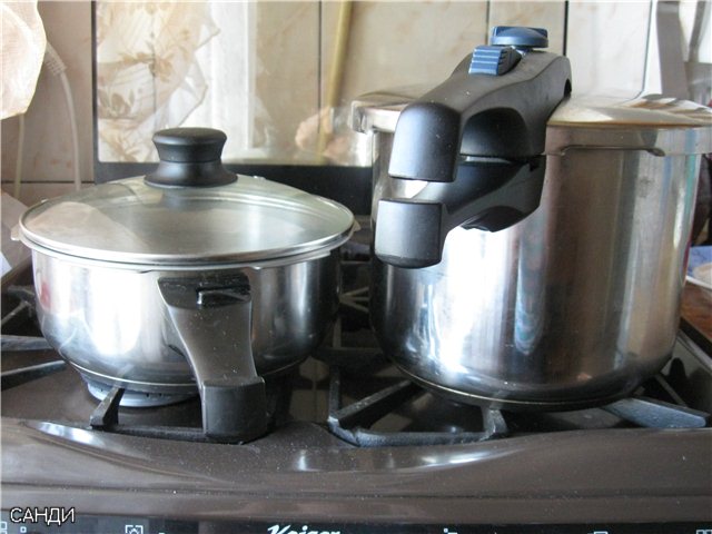 Mechanical pressure cooker (Soviet)