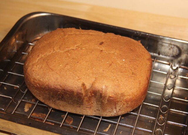 Rughvete-brød enkelt i en brødmaker