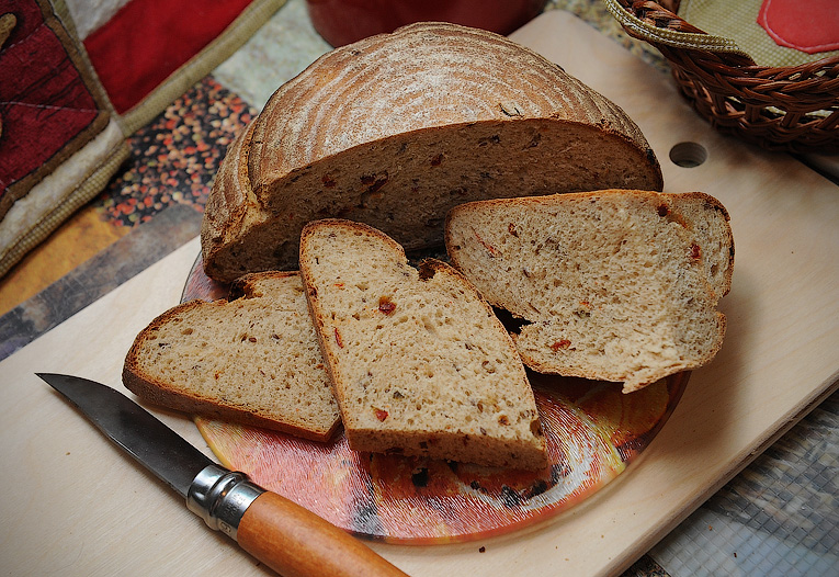 Hvete-rugbrød med paprika og linfrø