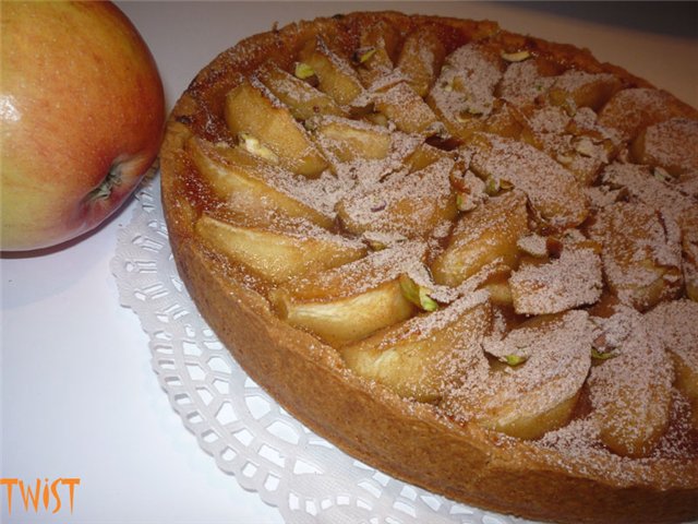 Normānas ābolu pīrāgs (Tarte aux pommes Normande)