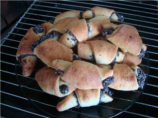 Bagels with poppy-cream filling