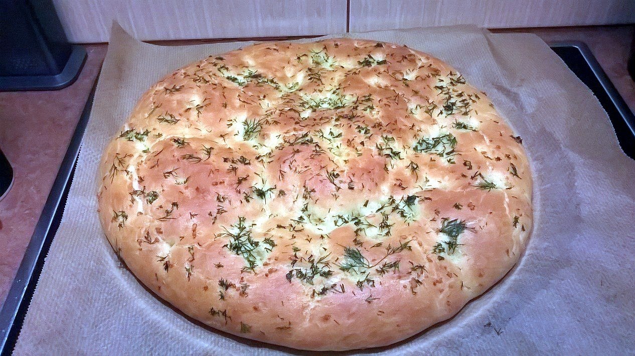 Focaccia ar ķiplokiem un dillēm