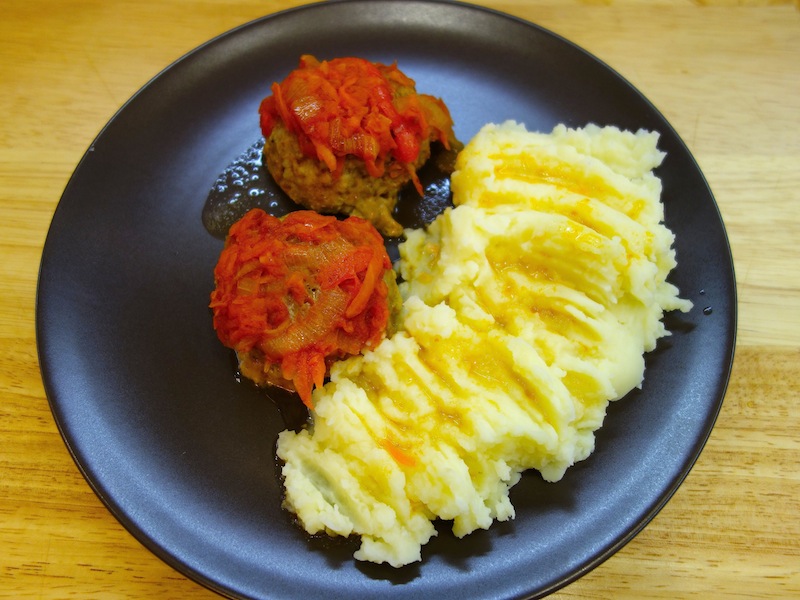 Kjøttboller i tomatsaus med grønnsaker