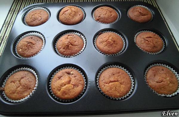 Ķirbju smalkmaizītes ar īrisu (Cornish Toffee Honeycomb Pumpkin Muffins)