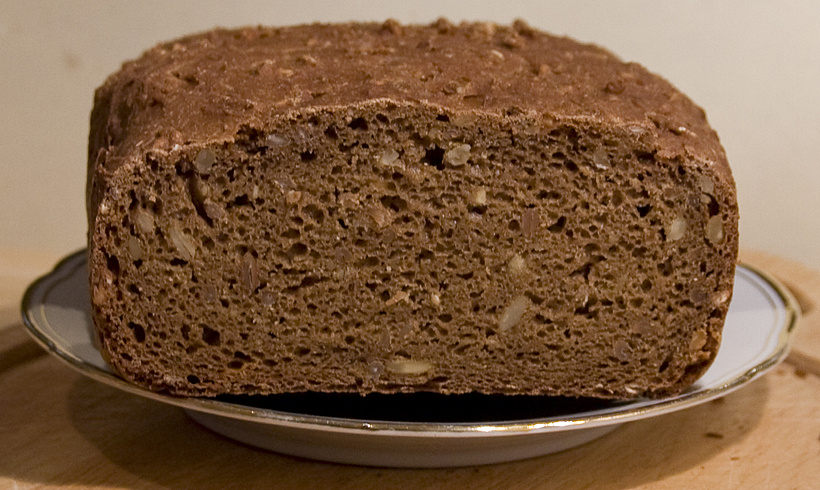 Rughvete-brød enkelt i en brødmaker