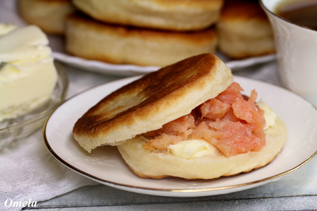 Itāļu kraukļi Tigella (tortiljas, kas ceptas pannā uz mīklas ar speķi)