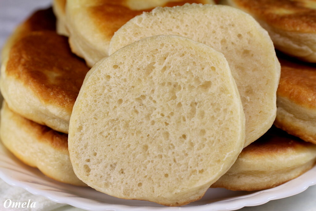 Itāļu kraukļi Tigella (tortiljas, kas ceptas pannā uz mīklas ar speķi)