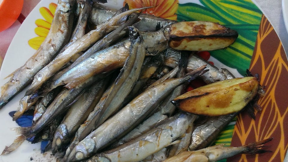 Capelin trong chảo chiên Nướng gas